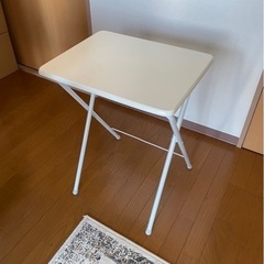 折りたたみテーブル　高さ70cm  ホワイト