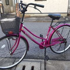 ピンク色の自転車