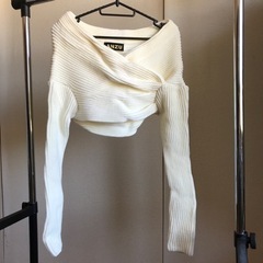 丈短の白いセーターニット(未使用)