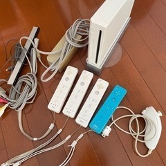 Wii 本体+リモコン4つ