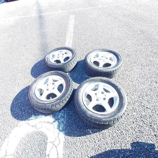 値下げしました。ほぼ新品のスタッドレスタイヤとアルミホイールの