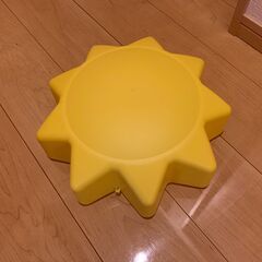 IKEAの太陽モチーフのシーリングランプ