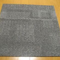 東リタイルカーペット厚み７ｍｍ・１枚２２０円・在庫１６枚（２００...