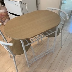美品 テーブル、椅子セット（2組）