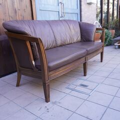 人気のmaruni(マルニ）地中海ROYAL(ロイヤル)シリーズのシャルル 本革 ラブシートです！アンティーク調のクラシカルなデザインの2人掛けソファ。エレガントさと高級感が漂うレザー2Pソファです。DA106