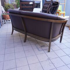 人気のmaruni(マルニ）地中海ROYAL(ロイヤル)シリーズのシャルル 本革 ラブシートです！アンティーク調のクラシカルなデザインの2人掛けソファ。エレガントさと高級感が漂うレザー2Pソファです。DA106