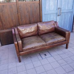 HALO(ハロ)×Journal standard Furniture(ジャーナルスタンダードファニチャー)の本革 2人掛けソファ「アイメッシュ IMESH」。ヴィンテージ感たっぷりのラブソファ♪DA107