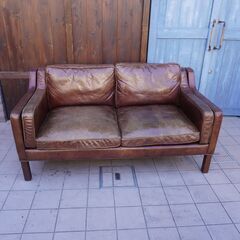 HALO(ハロ)×Journal standard Furniture(ジャーナルスタンダードファニチャー)の本革 2人掛けソファ「アイメッシュ IMESH」。ヴィンテージ感たっぷりのラブソファ♪DA107