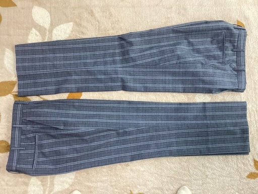 樟南高校の夏服ズボン二本です。