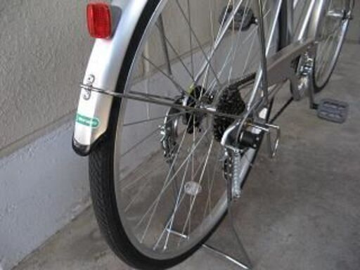 丸石の中古自転車。オートライト付き。後ろタイヤ新品です。6800円＋当店消費税5%＋登録料 中古）新品同様のシティーサイクル・27インチ・外装6段変速・LED