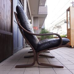 FUJI FURNITURE(冨士ファニチア)のAgio(アージオ) 本革 3Pソファー。曲木フレームから生み出される柔らかくしなやかな座り心地のセパレート型レザー3人掛けソファ。軽量で持ち運びも楽々DA111