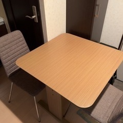 テーブル（椅子も○）