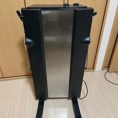 TOSHIBA製のズボンプレッサー