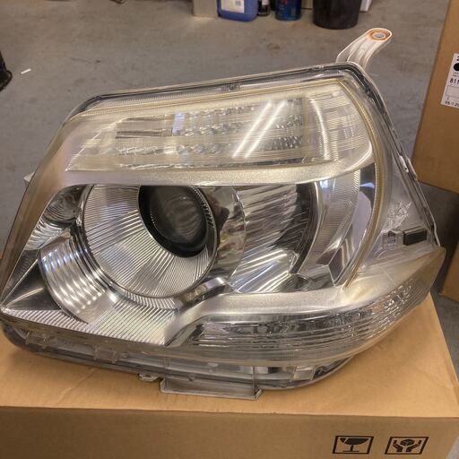 NCP 81 85 シエンタ 後期 ヘッド ライト ランプ レンズ 左 HID KOITO 52-240 LEDヘッドライト 焼け有り