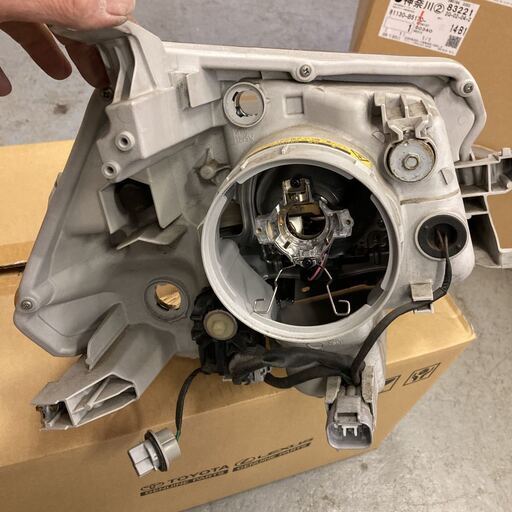NCP 81 85 シエンタ 後期 ヘッド ライト ランプ レンズ 左 HID KOITO 52-240 LEDヘッドライト 焼け有り