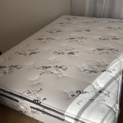 シモンズセミダブルベッド　¥10,000