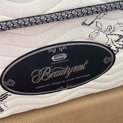 シモンズセミダブルベッド　¥10,000