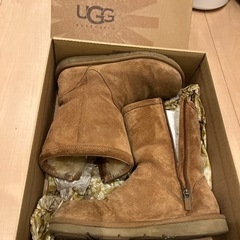 UGGのミドル丈ブーツ