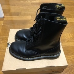 Dr.Martens 1490 10 ホール ブーツ STAND...