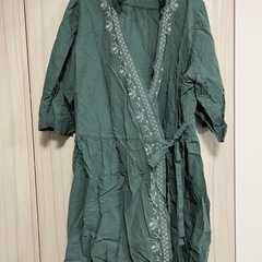 【３９】大きいサイズ服 グリーンのチュニック丈(8L)