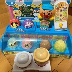 アンパンマンのパン屋さんとディズニーの自動販売機