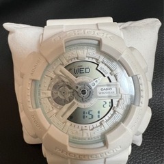 美品　G-SHOCKの白の時計