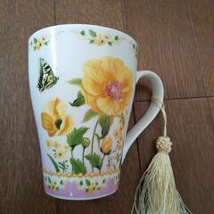 蝶々と花のコーヒーカップ