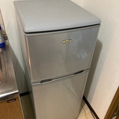 冷蔵庫　Refrigerator 