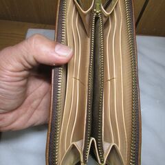 ハンドメイド オール革の栃木レザーファスナーウオレット（カービング）