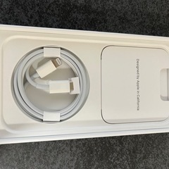I phone 13 128G ホワイト SIMフリーバージョン　売ります