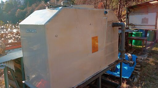 受水槽 タンク 水槽 ＦＲＰ製 有効容量1ｔ 鉄枠架台付き 水漏れなし