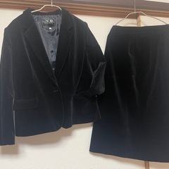 東京ソワール　ブラックフォーマル　スーツ