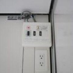 プレハブハウス、左右対称のハウスも同時出品しています。