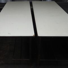 大型テーブル（作業台）２台あります。
