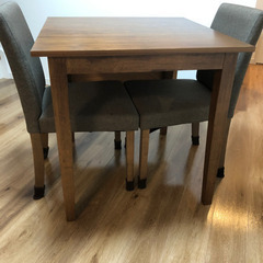 テーブル&椅子2脚セット