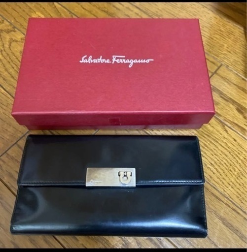 フェラガモ　長財布