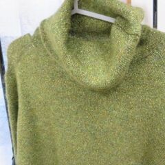 ★新品未使用　華やかなグリーンのセーター♪