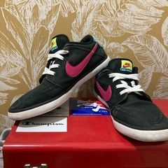 NIKE スニーカー　決まりました