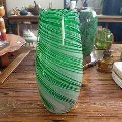 【ネット決済・配送可】緑の花瓶