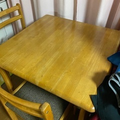 テーブル　傷あり　椅子二脚
