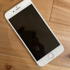 iPhone8 64ギガシルバー　SIMフリー　目立つ傷なし