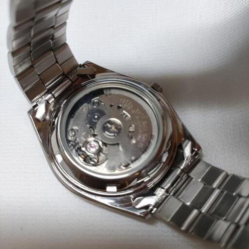 お渡しできました　美品 SEIKO5自動巻メンズ腕時計 スケルトンバック ホワイト文字盤