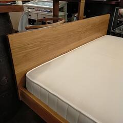 無印良品　クィーンサイズベッドセット、お売りします。