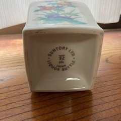 サントリー  ピュアモルトウイスキー  岩尾對山窯　錦菊梅竹文  有田焼ボトル