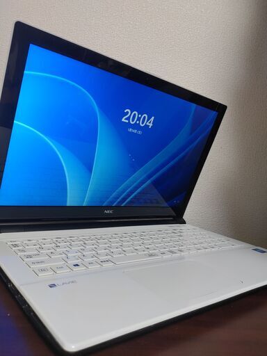 綺麗白NEC　高年式　高速SSD240G搭載　メモリ4G CD/DVD/読み書き　薄型スリムモデル　カメラ内蔵　大画面15.6インチ　USB3.0 Wifi対応