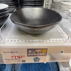 ニトリ　2つで100円　カレー用お皿と四角浅皿