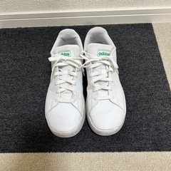 adidas スニーカー