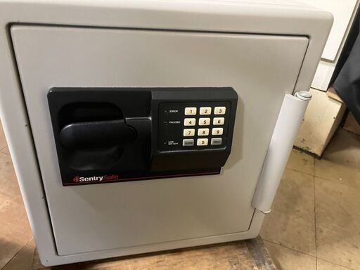 ☆中古￥9,800！【会員価格￥9,800】Sentry Safe　金庫　家具　収納家具　【BA070】