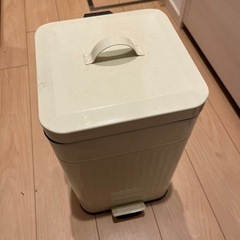 ペダル式ゴミ箱 オフホワイト