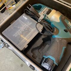 マキタ　充電インパクト＆ドリルコンボセット　TD090　HP330